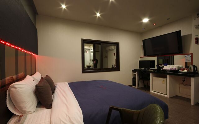 The M Hotel
