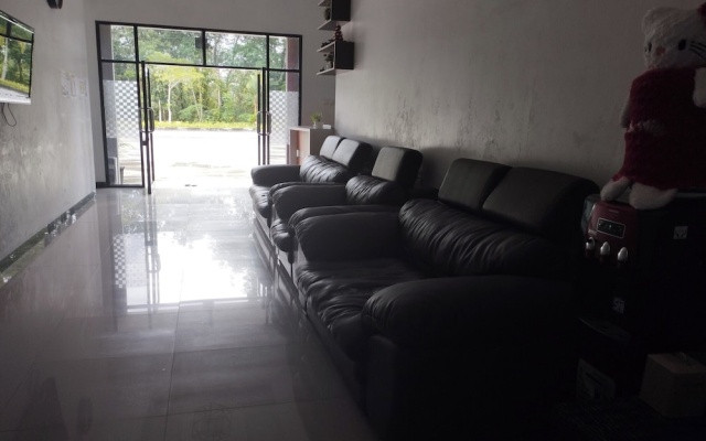 Hotel O Azwa Gh Katingan Near Lapangan Sepak Bola Pegatan Hilir – Guest Rooms – Pagatan Hilir