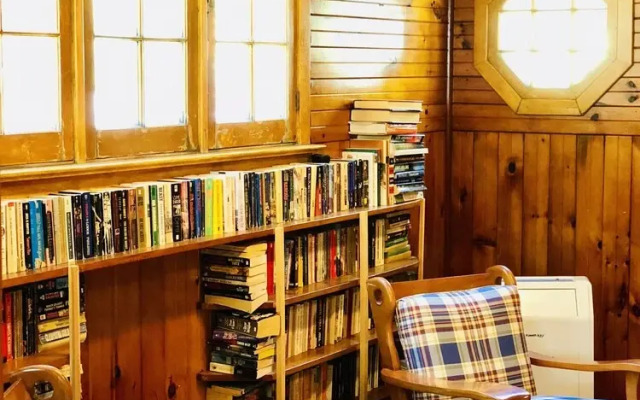 Green Gables Bungalow Court