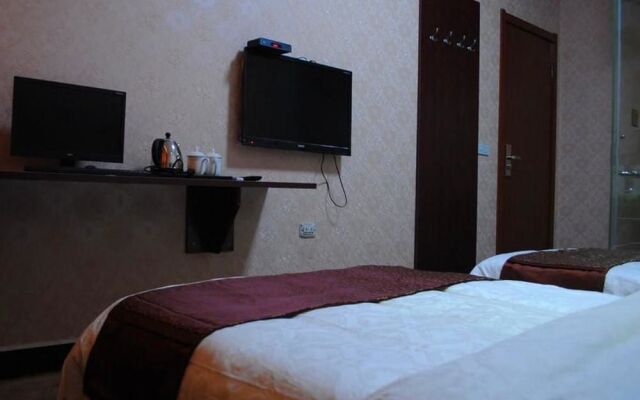 Bed on Journey Business Hotel