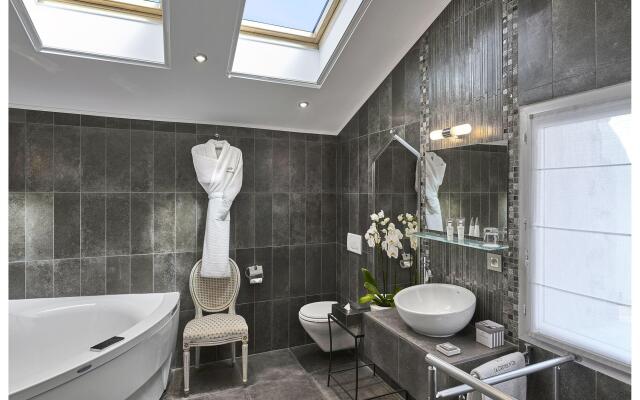 Chateau De La Chevre D Or