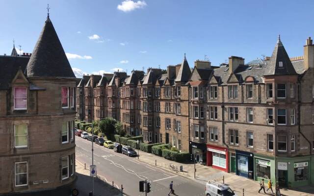 Fabulous 6 Bedroom Edinburgh Apartment