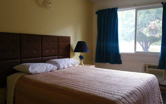 Boundary Creek Motel and RV Park