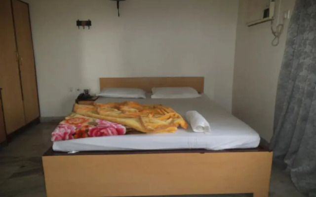 Goroomgo Central Guest House Agartala