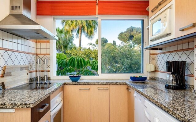 Lovely Apartment With View And Pool Ref 127