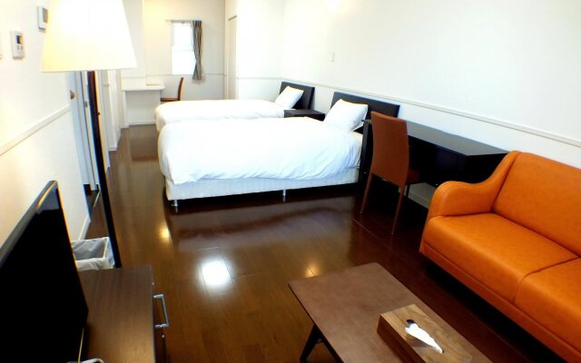 Resort Class Inn Onna