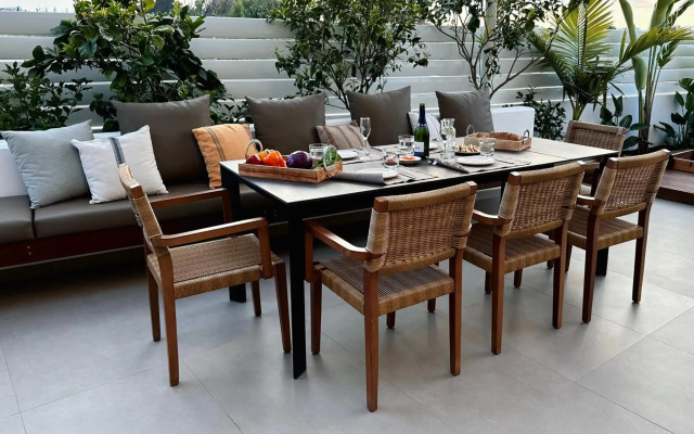 Lora Pearl Luxury Villa By Louis Hotels