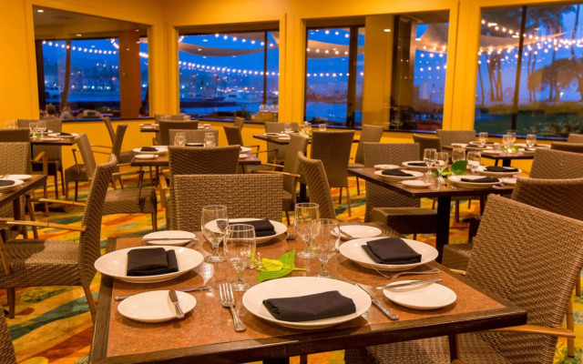 Courtyard by Marriott King Kamehameha's Kona Beach Hotel