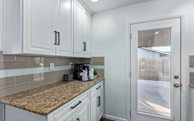 Manhatton Tempe 4 Bedroom Home by RedAwning