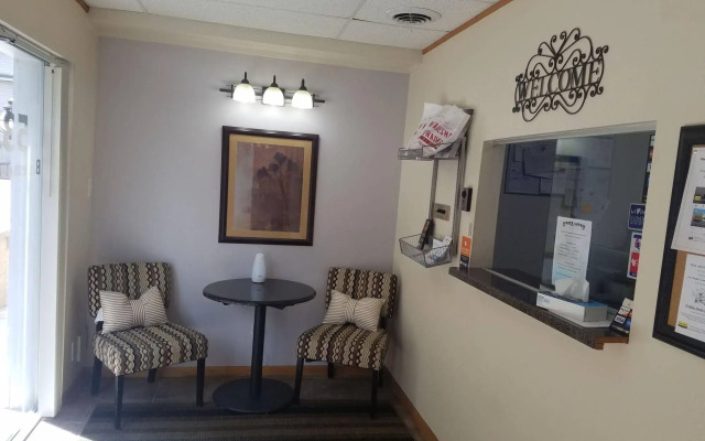 Price Pointe Inn
