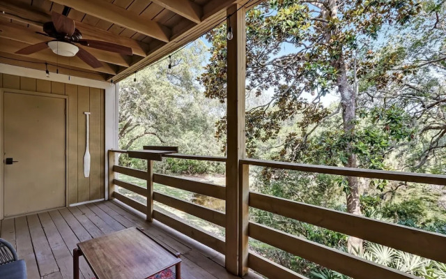 5d Amelia Landings 2 Bedroom Condo by RedAwning