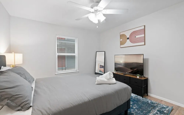 Stylish 2BR Near UT Highland Evonify