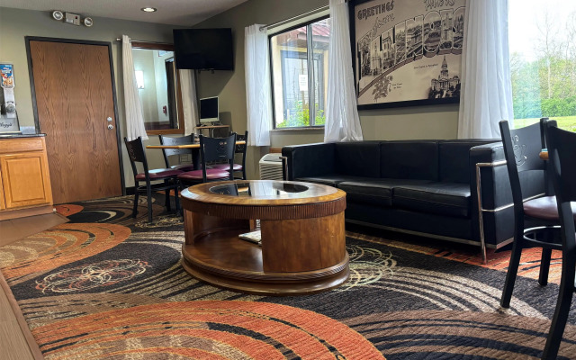 Super 8 by Wyndham Paris IL