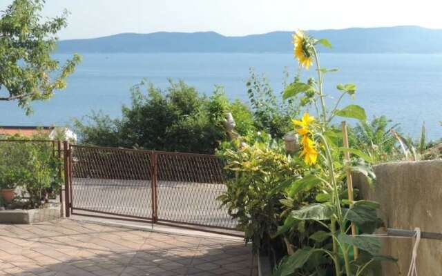 Maza - With Seaview & Parking - R1