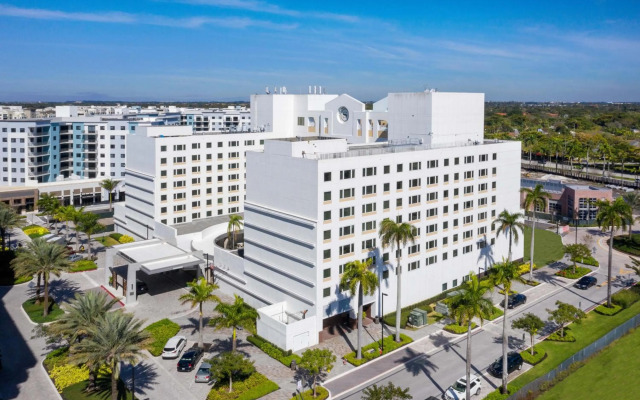 Sheraton® Suites Fort Lauderdale West