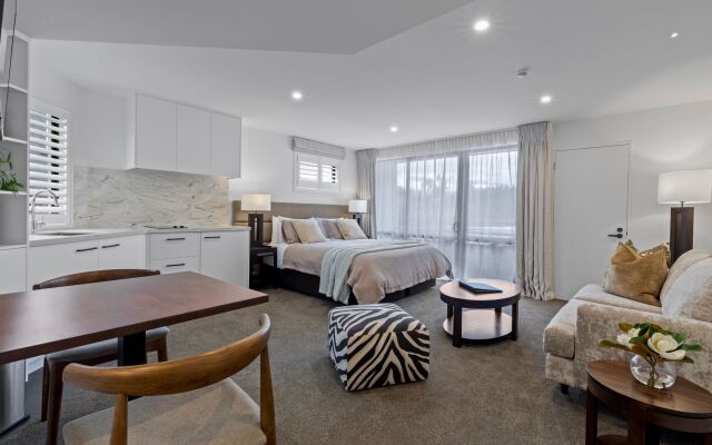 Queenstown House Luxury Lakeside Apartments