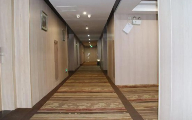 Jichu Chain Hotel Huarong Huarong Avenue