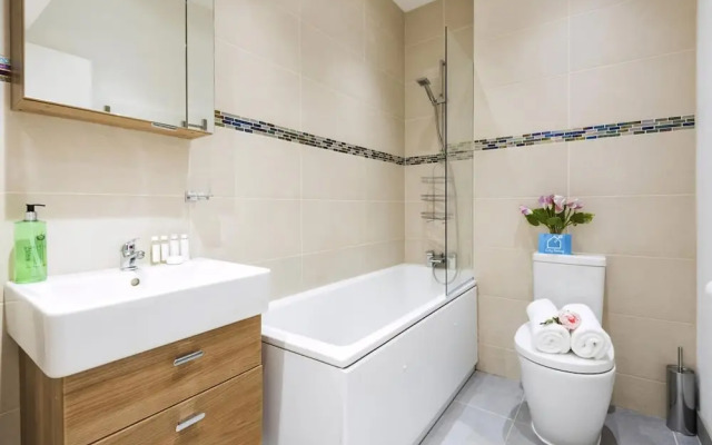 Bright and Modern Earls Court Gem