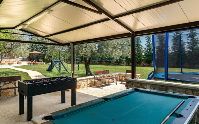 Stunning Home in Pula With Wifi and 6 Bedrooms