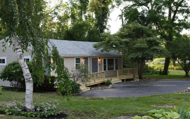 Sandwich Inn and Suites