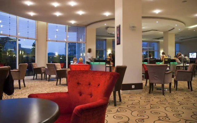Mg White Lilyum Hotel