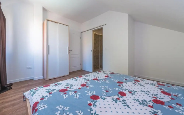 Amazing Home in Brodarica With Wifi and 6 Bedrooms