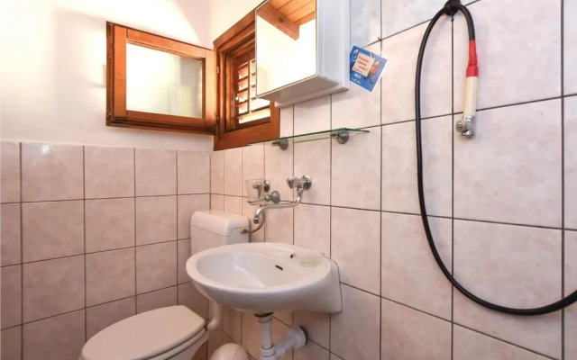 Nice Apartment in Bogomolje With 2 Bedrooms