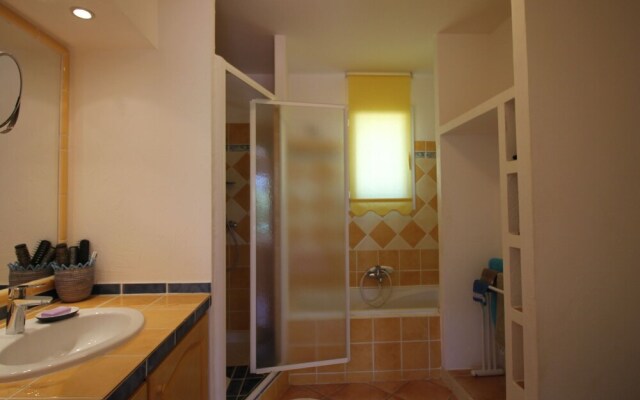 Gorgeous Villa in Bagnols-en-Foret with Swimming Pool