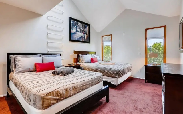Amazing Quiet & Serene West Hollywood 5 Bedroom House Near Everything! (K1)