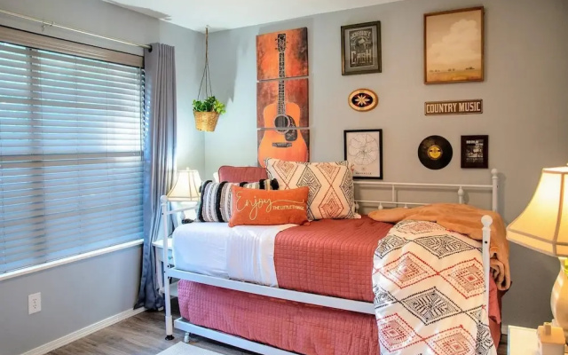Branson Bandwagon: Music Paradise Near Lake Taneyc