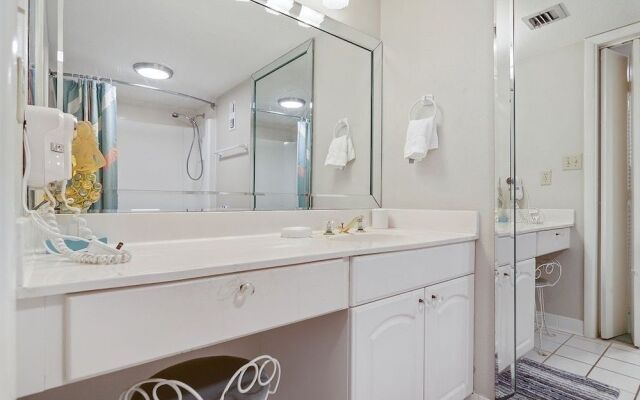 Shoreline 3082 Condo by RedAwning