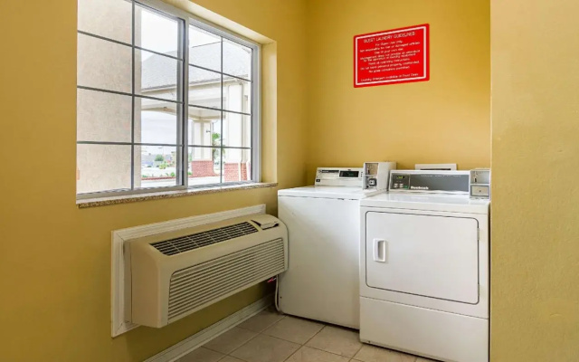 Bryant Inn & Suites