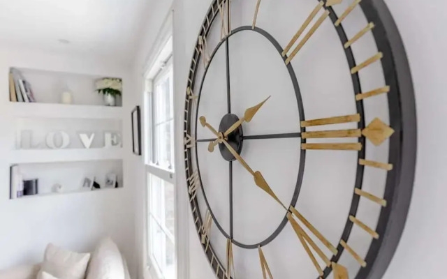 Modern 2 Bedroom Apartment in Wimbledon With Garden