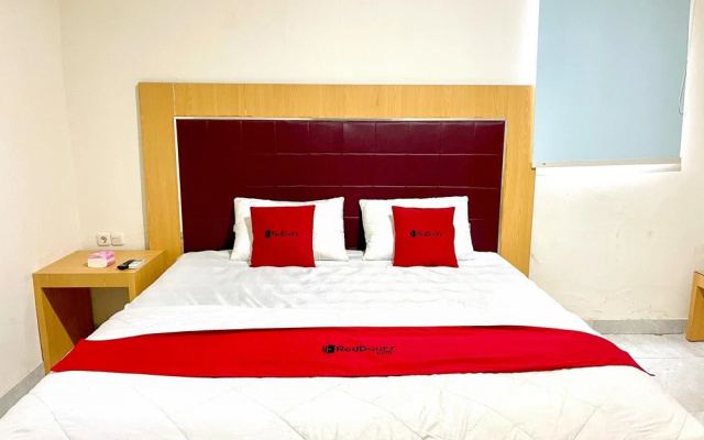 RedDoorz @ Wisma Graha Andi Djemma – Guest Rooms – Maros