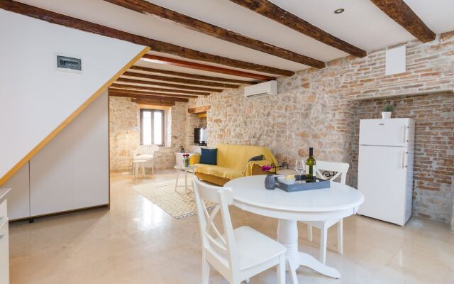 DeAmicis Studios by Irundo