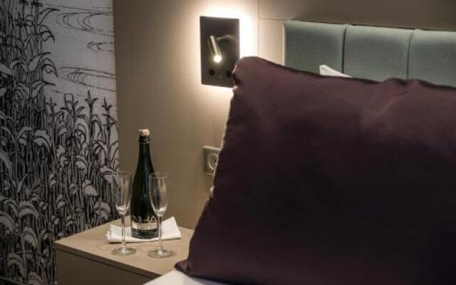 Silver Studio Apartment
