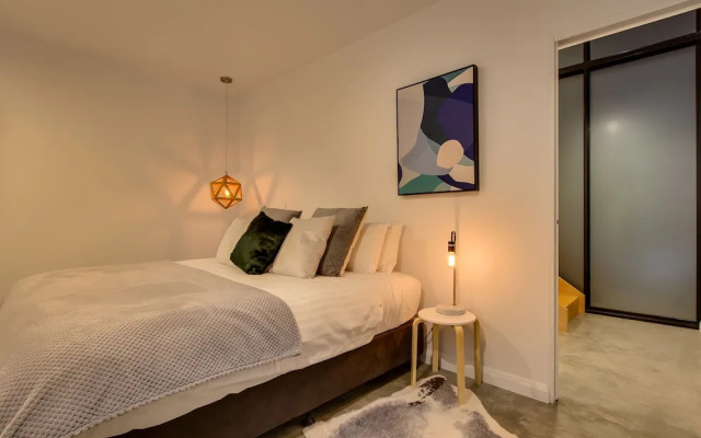 White Room Apartments