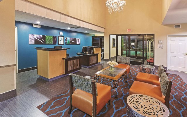 La Quinta Inn & Suites by Wyndham Pasadena