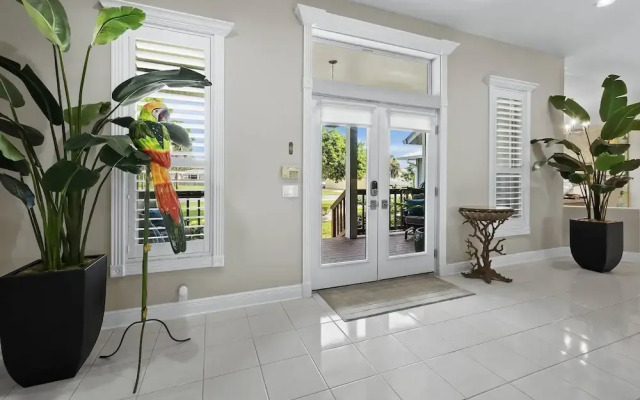 Nokomis Pool Home on the Canal