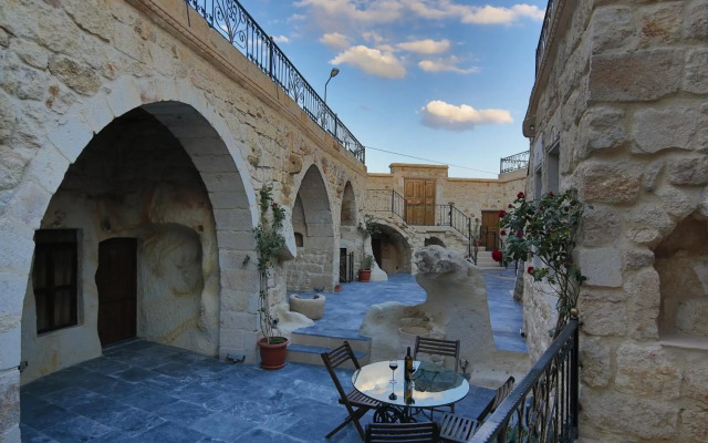 Golden Cave Suites