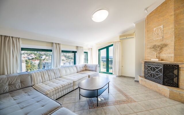 Vouliagmeni Athenian Riviera Villa