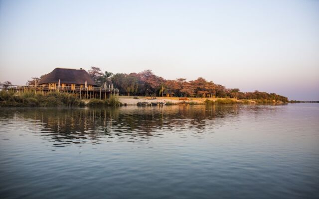 Hakusembe River Lodge