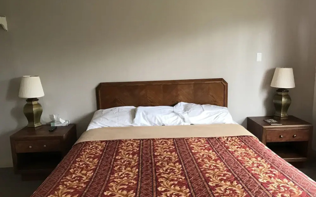 99 Palms Inn & Suites