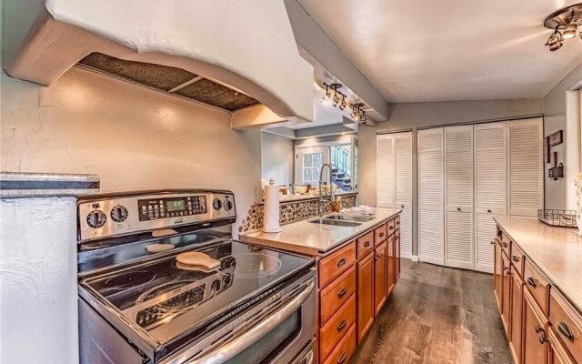 Turtle Mountain Cabin, 2 Bedrooms, Near Town