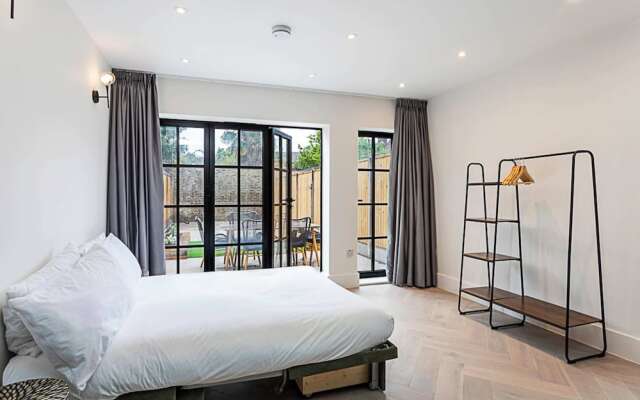 Gorgeous Flat in the Heart of Acton