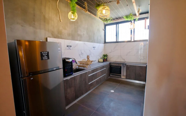 Jungle Jaffa Hostel Age 18 to 45
