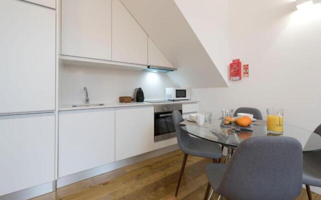 LovelyStay - Cozy Duplex with Patio right off train&metro station