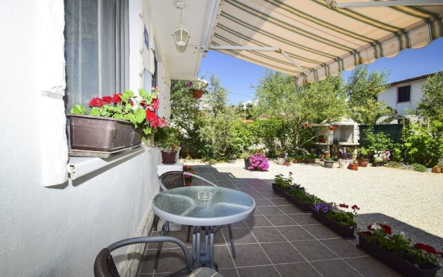 Apartments Mira Vir