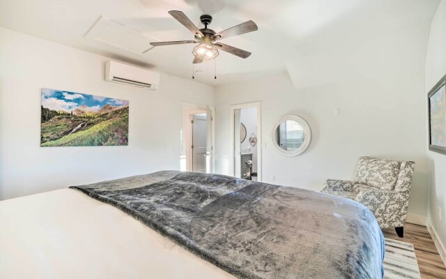 2 Mi to Town: Castle Rock Retreat w/ Fireplace!