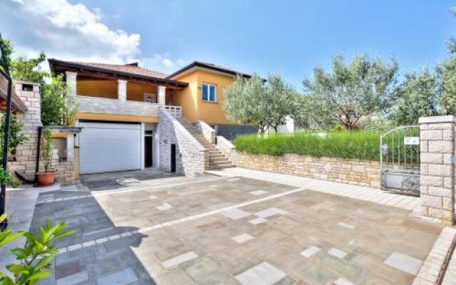 LANA house with apartment